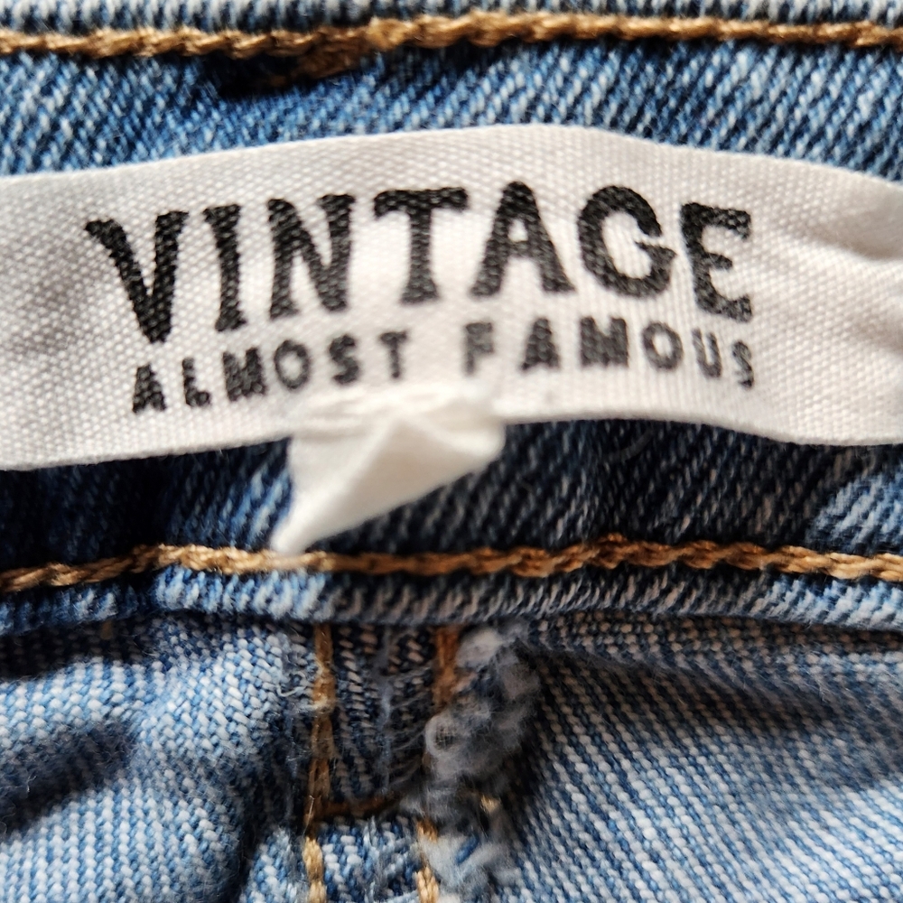 Almost Famous Vintage Distressed Mom Jeans Size 1 Light Wash - Picture 10 of 11